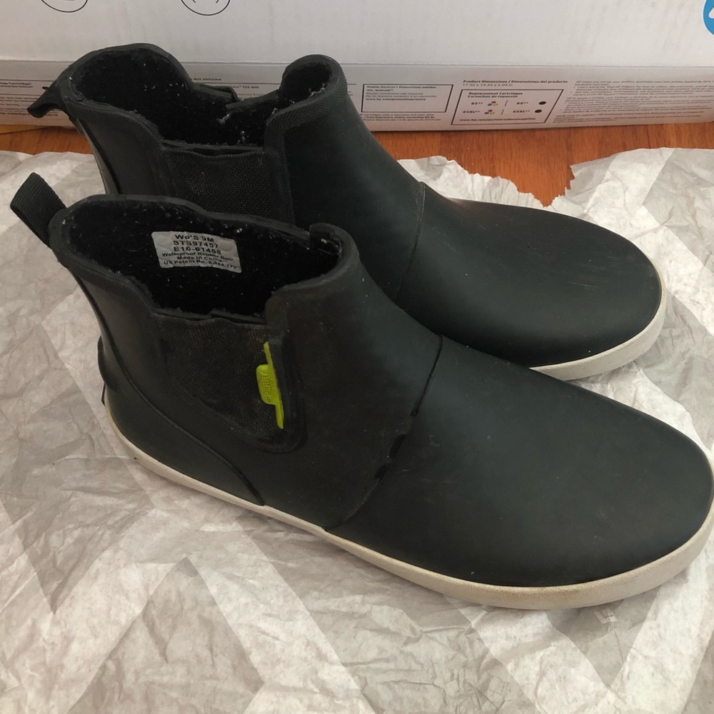Sperry Women’s Black Rain Booties Size 9M